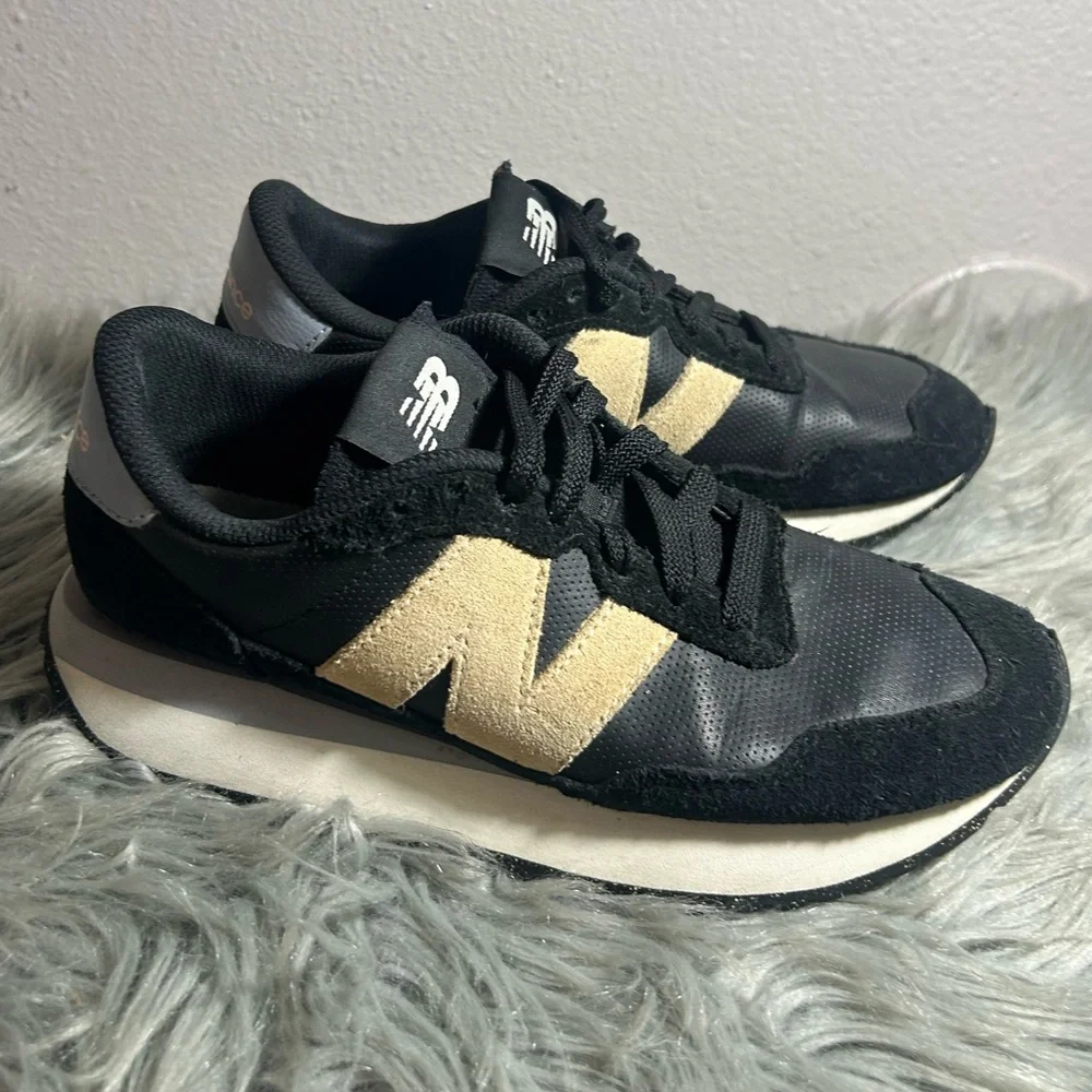 New Balance Women's 237 Balance Shoes Black and Cream Sneakers Sz7